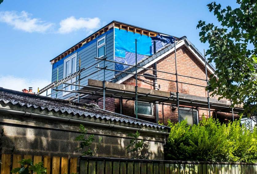 La surélévation fait partie des méthodes pour étendre la surface de sa maison. © Peter - Adobe Stock