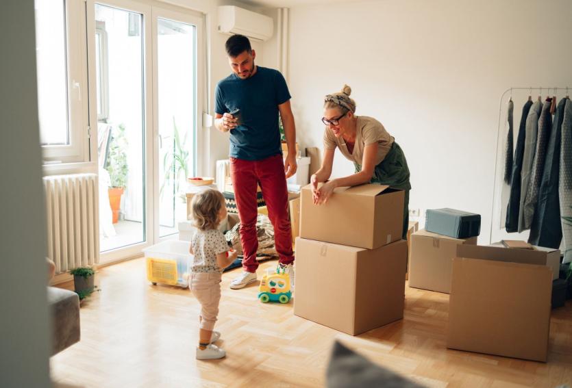 Au printemps, soleil, flexibilité et tarifs attractifs sont au rendez-vous pour votre déménagement. © miniseries - Getty Images